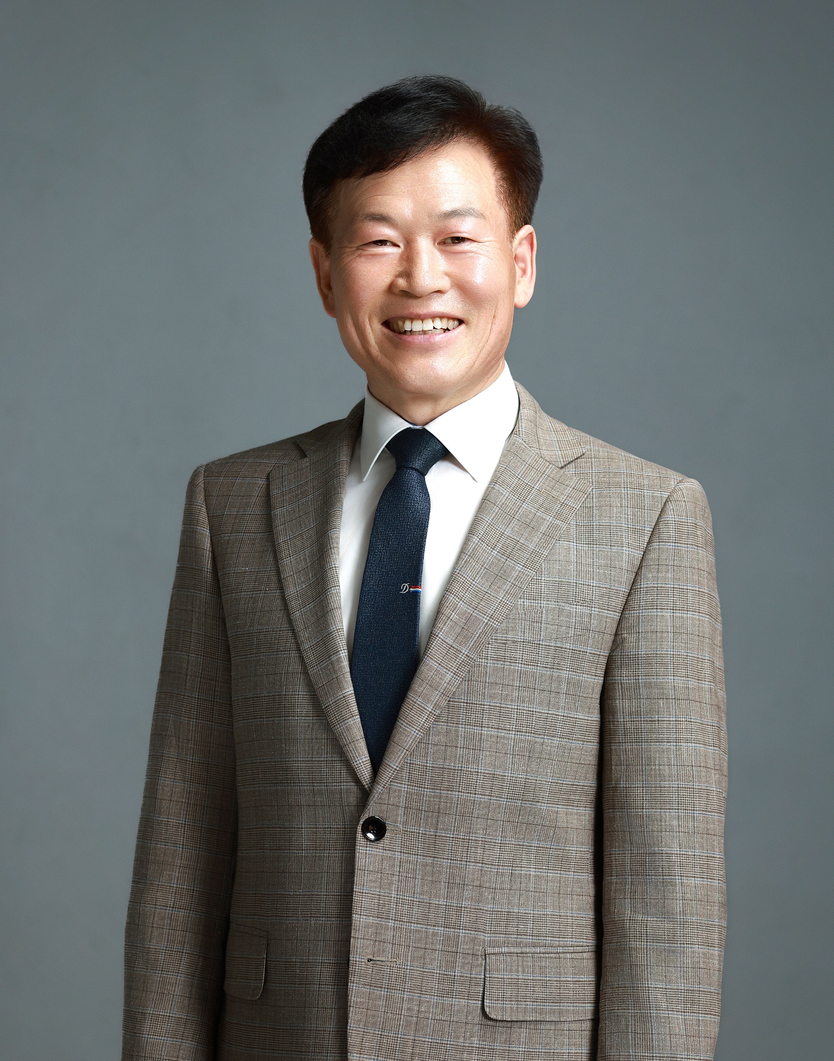 교장 윤명균