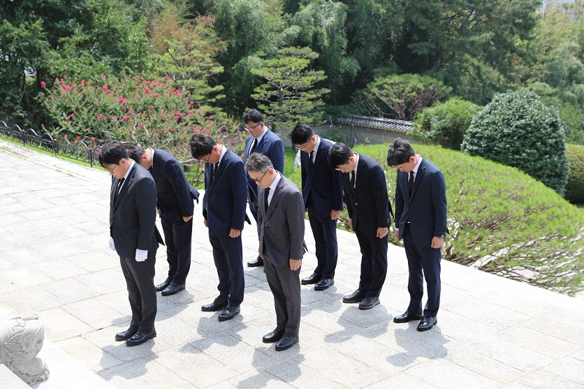 오상훈 부산지방국세청장, 충렬사 취임 참배