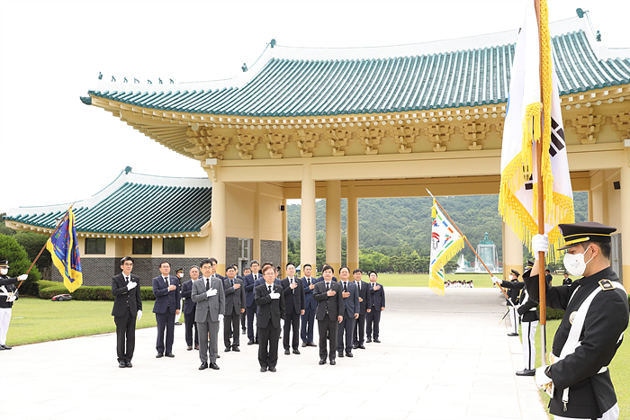 국립대전현충원 참배 이미지3