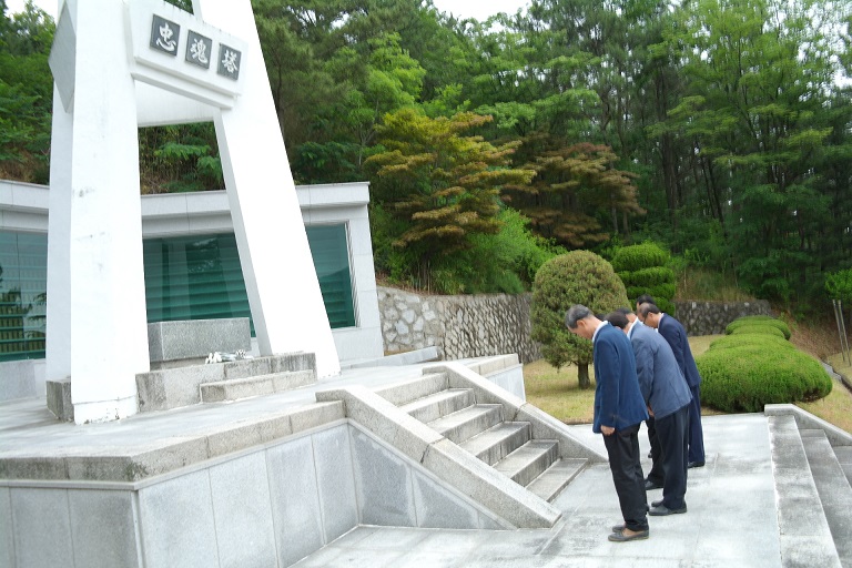 호국영령과 순국선열에 대한 묵념